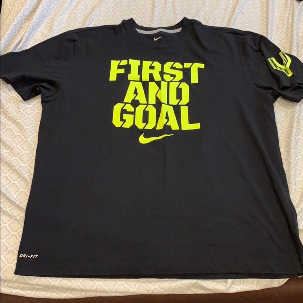 Men’s Nike Yard-line shirt